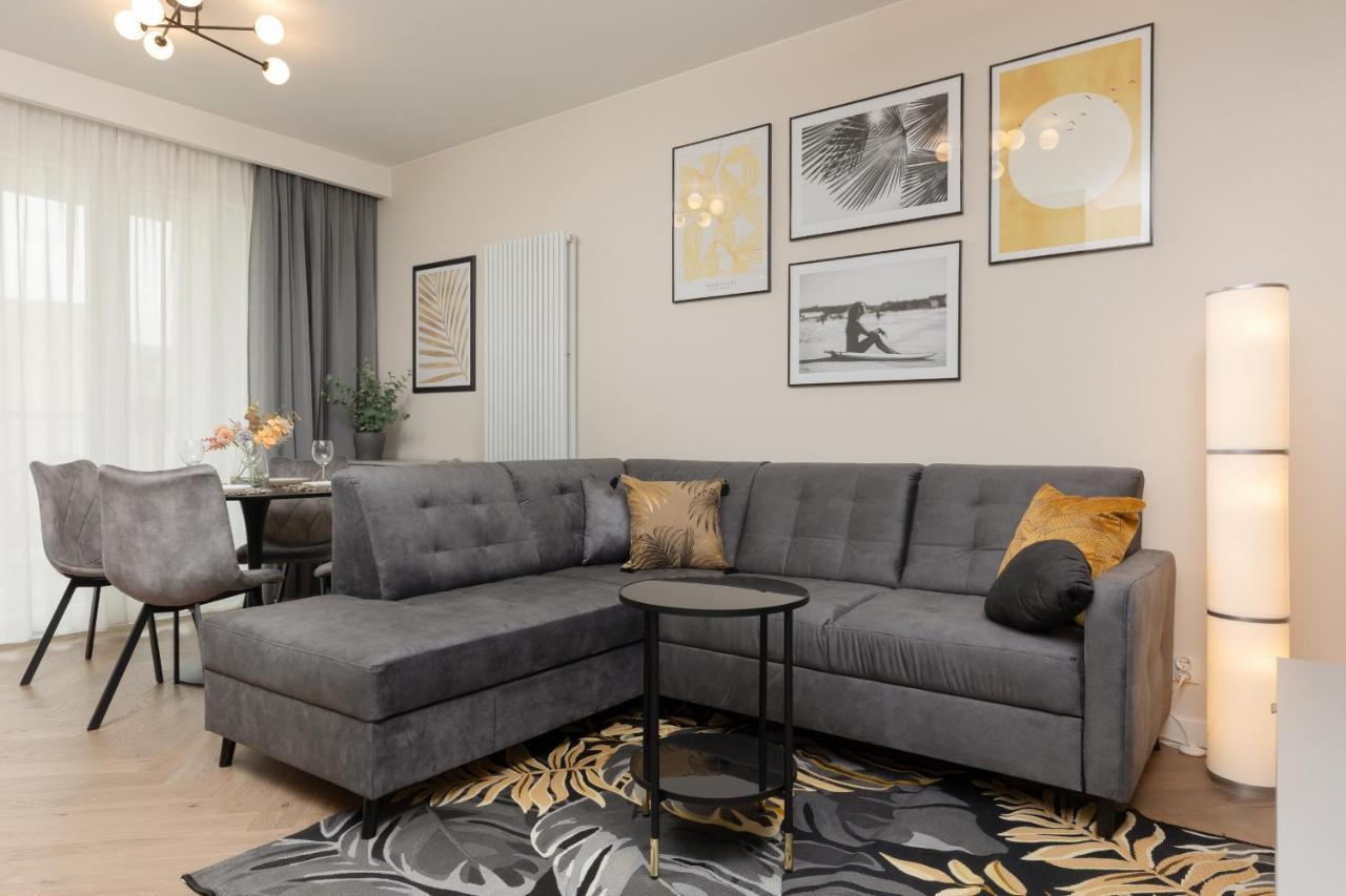 Stunning Family Apartment Ursynow With Parking & Balcony By Noclegi Renters Warsaw Exterior photo